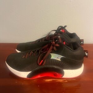 Jordan Black and Red Athletic Shoes Retro 35 Air Jordan